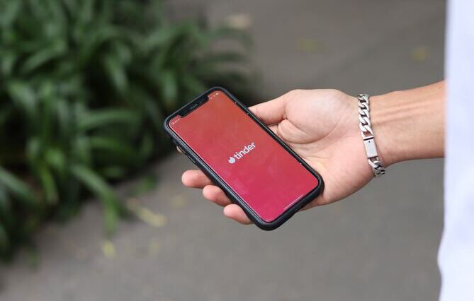 (94) Un nouvel « arnacœur » de Tinder condamné par le parquet de Créteil